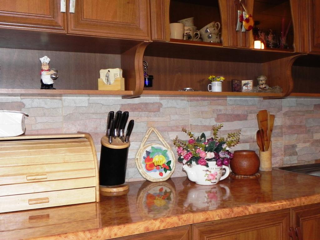 Tinikos Guest House Telavi Ngoại thất bức ảnh