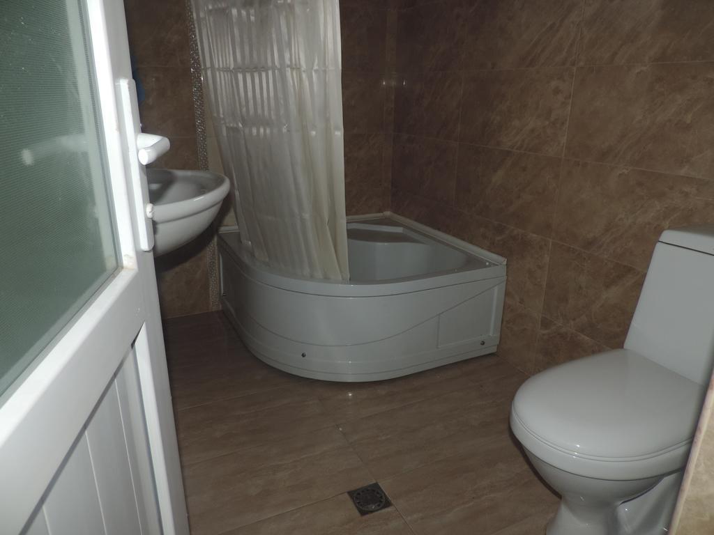 Tinikos Guest House Telavi Ngoại thất bức ảnh