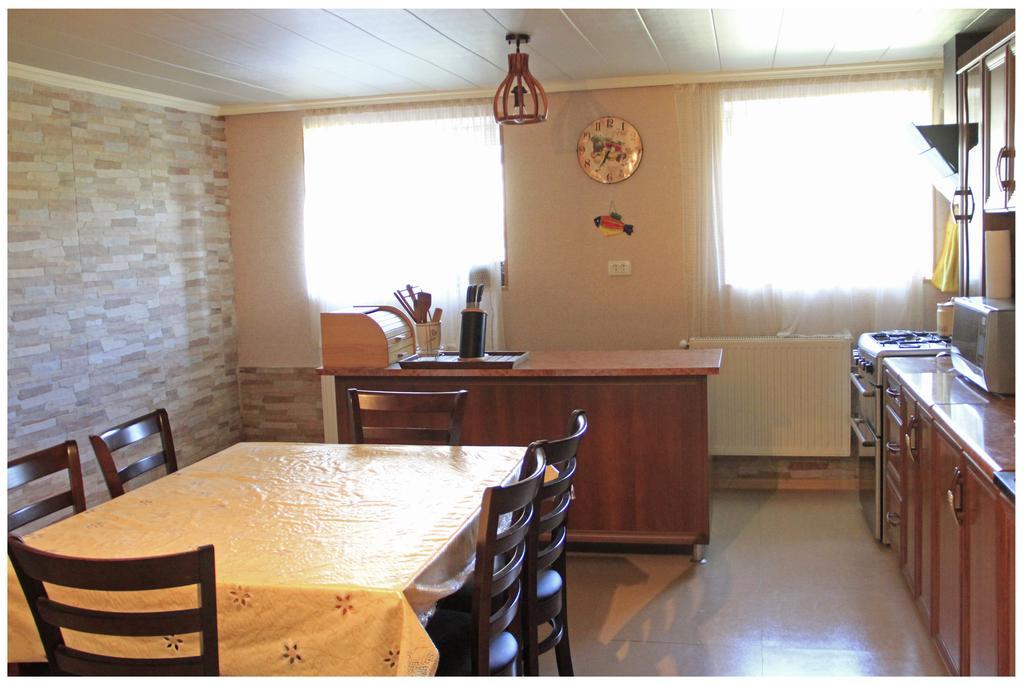 Tinikos Guest House Telavi Ngoại thất bức ảnh