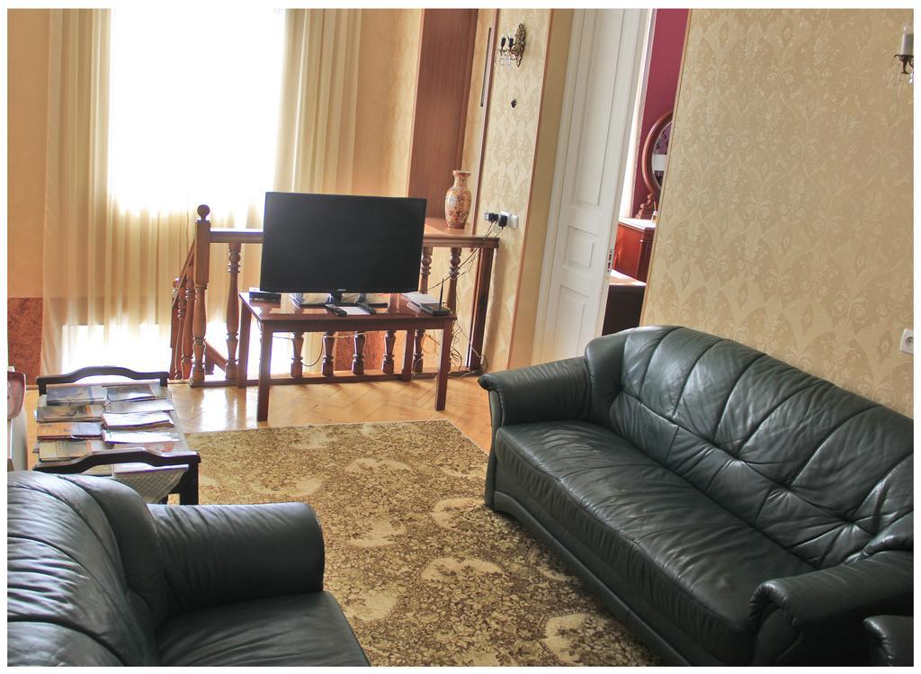 Tinikos Guest House Telavi Ngoại thất bức ảnh