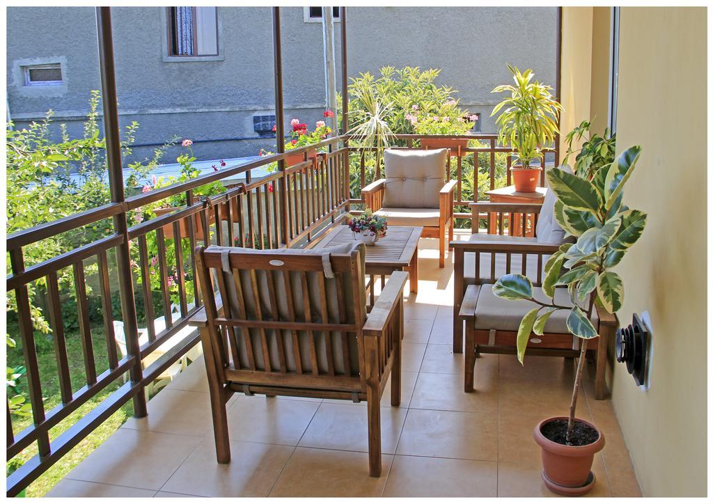 Tinikos Guest House Telavi Ngoại thất bức ảnh