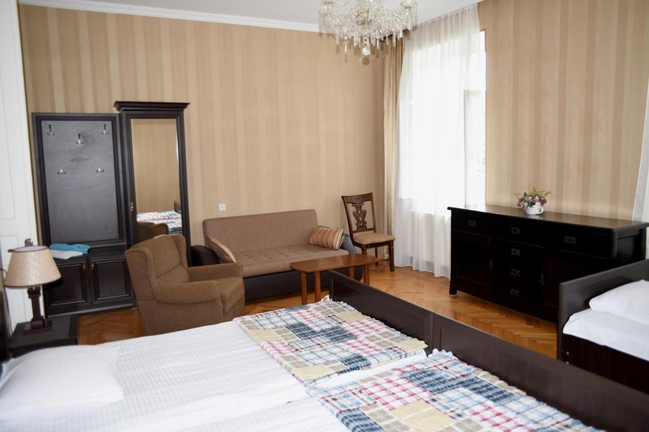 Tinikos Guest House Telavi Ngoại thất bức ảnh