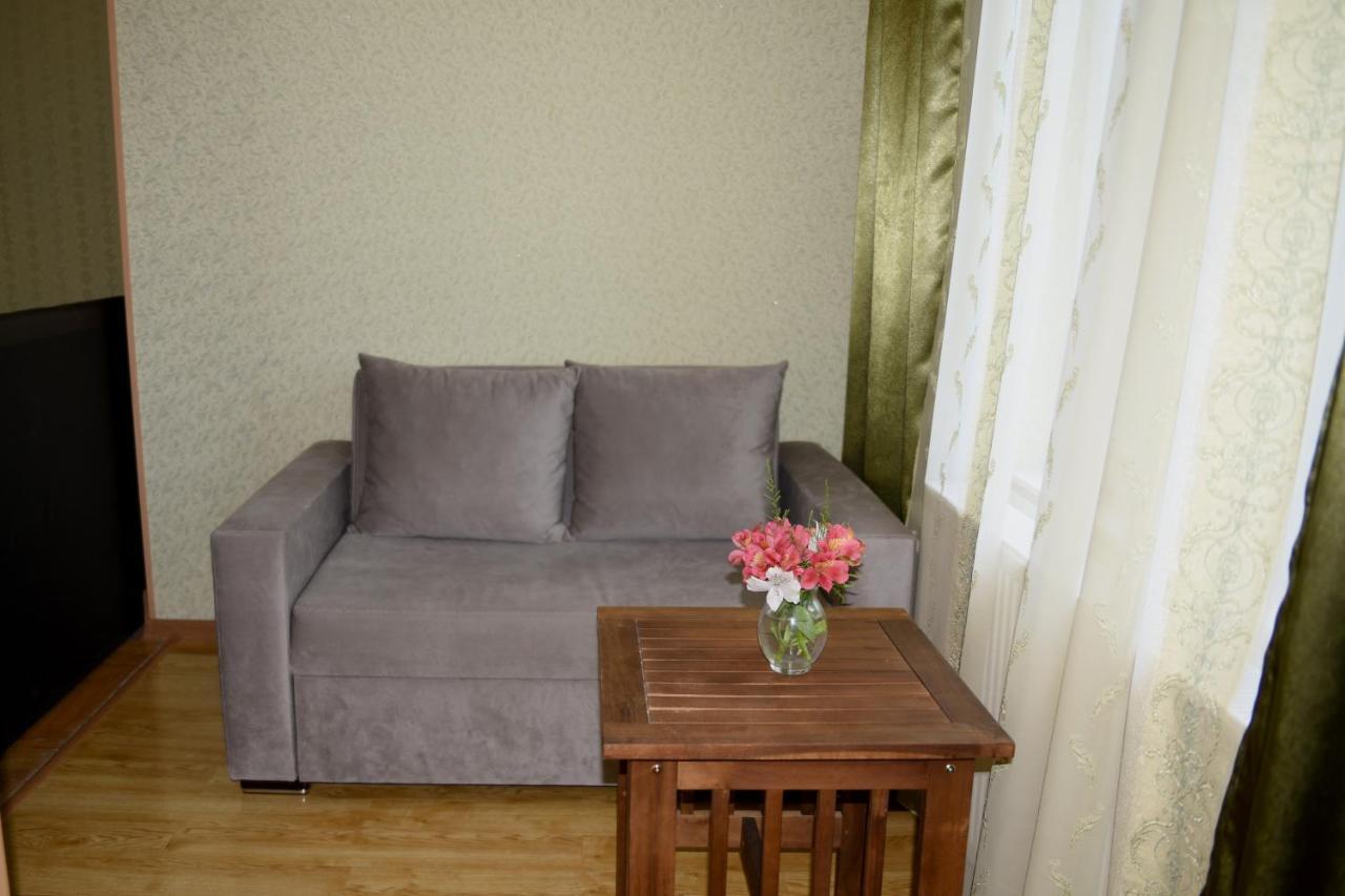 Tinikos Guest House Telavi Ngoại thất bức ảnh