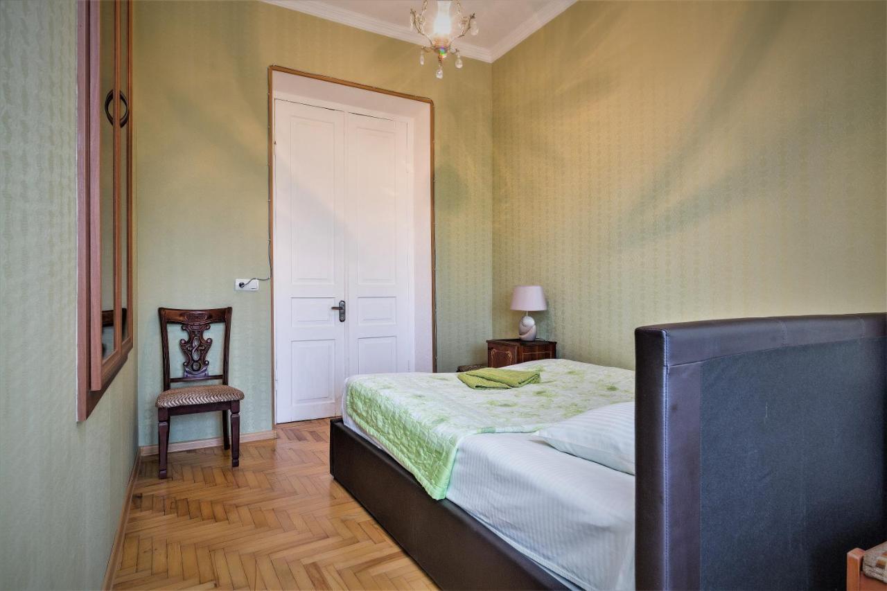 Tinikos Guest House Telavi Ngoại thất bức ảnh