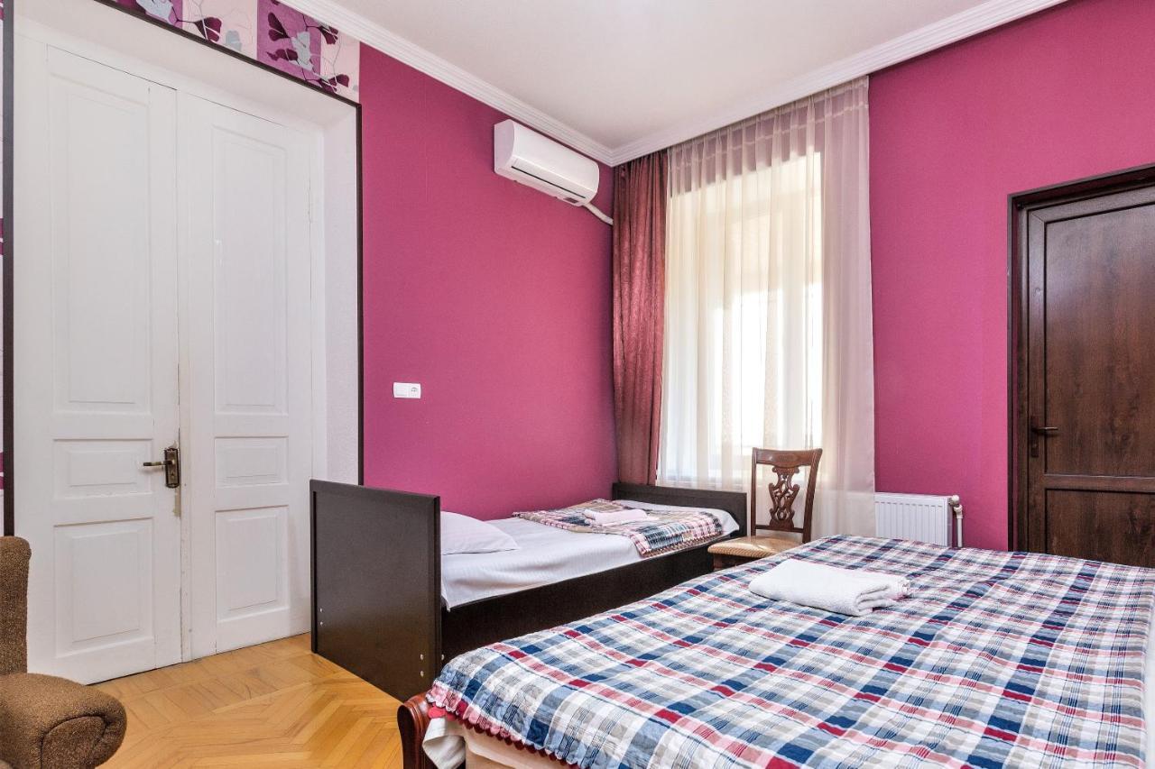 Tinikos Guest House Telavi Ngoại thất bức ảnh