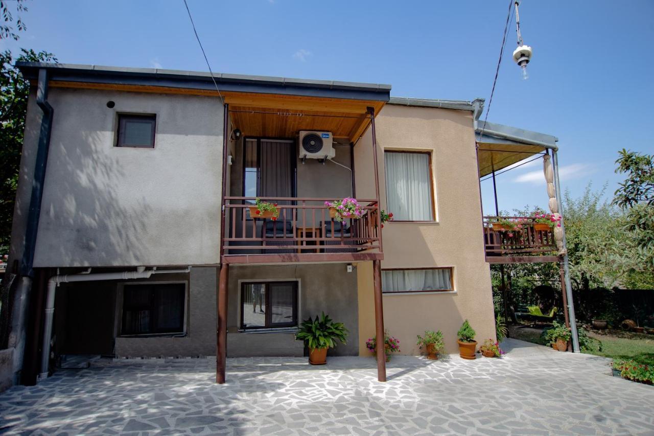 Tinikos Guest House Telavi Ngoại thất bức ảnh