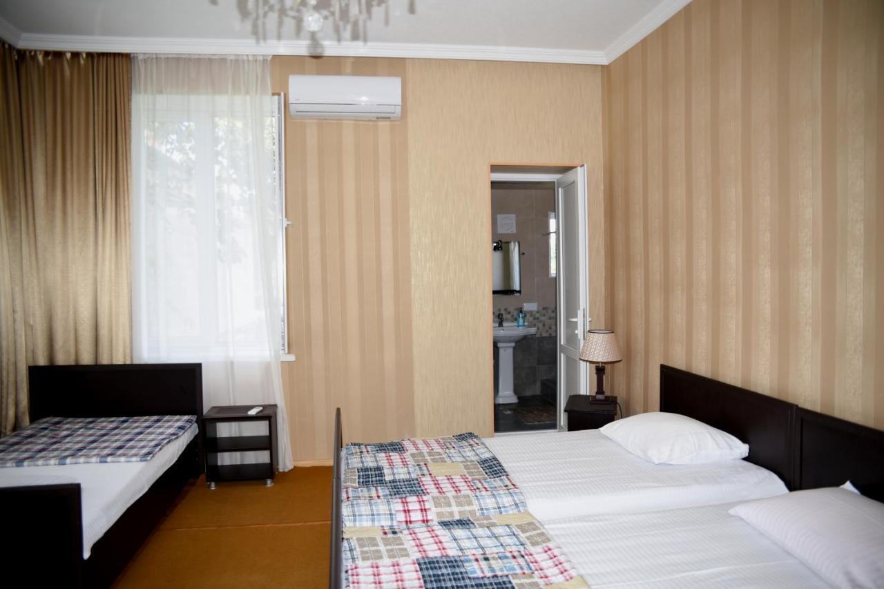 Tinikos Guest House Telavi Ngoại thất bức ảnh