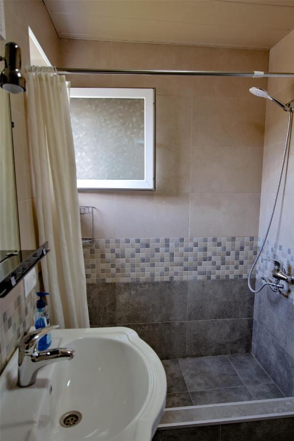 Tinikos Guest House Telavi Ngoại thất bức ảnh