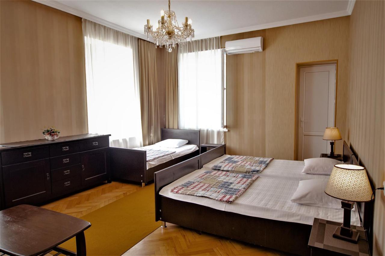 Tinikos Guest House Telavi Ngoại thất bức ảnh