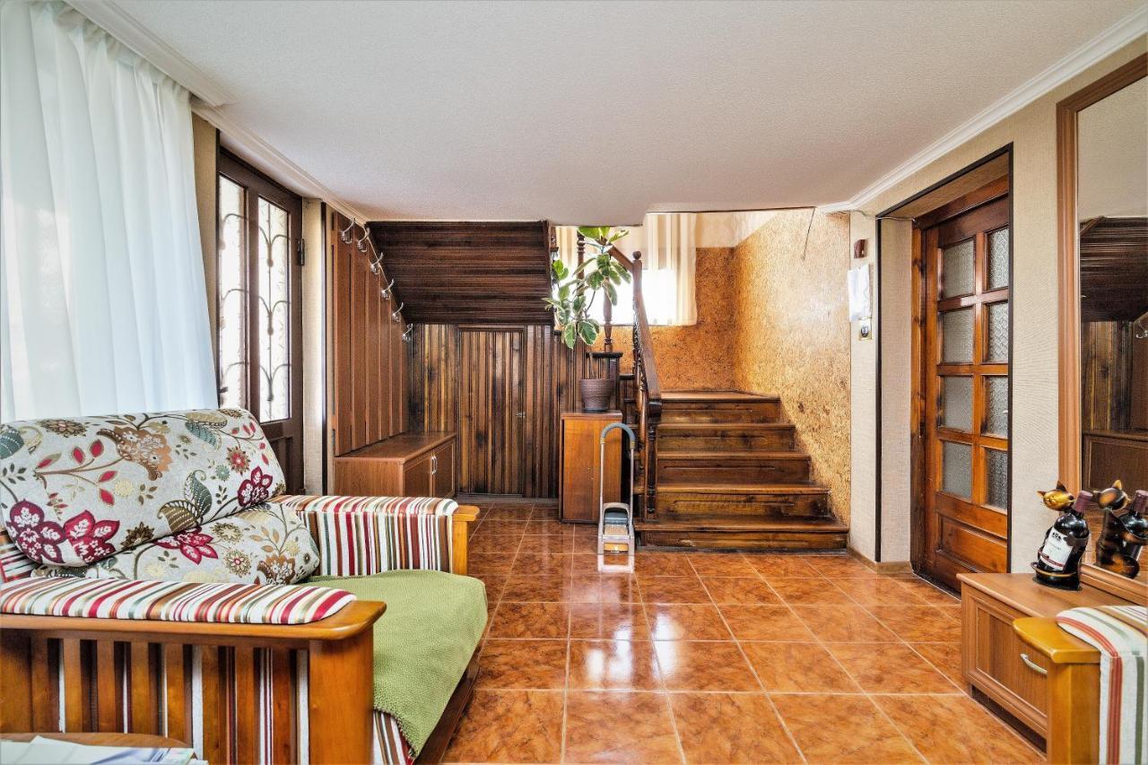 Tinikos Guest House Telavi Ngoại thất bức ảnh